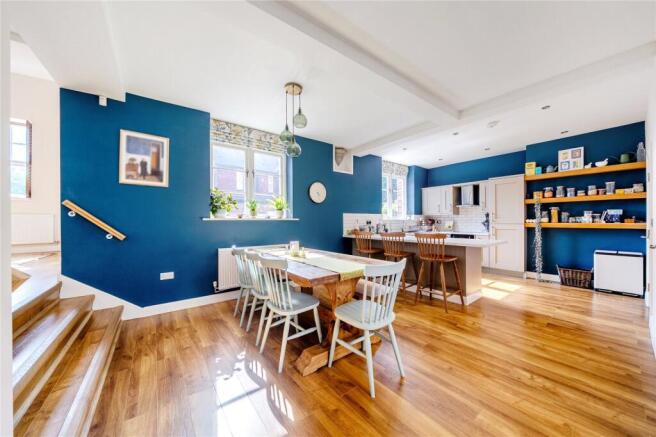 3 bed Terraced for sale Image 11