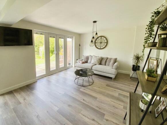 5 bed Detached for sale Image 6