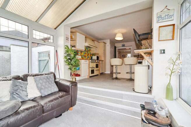 5 bed Semi-Detached for sale Image 10