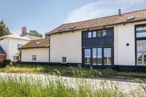 Beautifully Converted Semi-Detached Barn in Little Ellingham