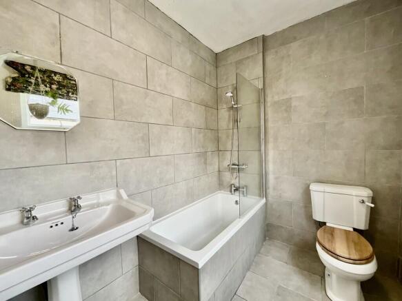 2 bed Terraced to rent Image 4