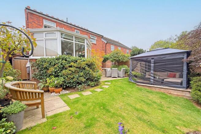 4 bed Detached for sale Image 11
