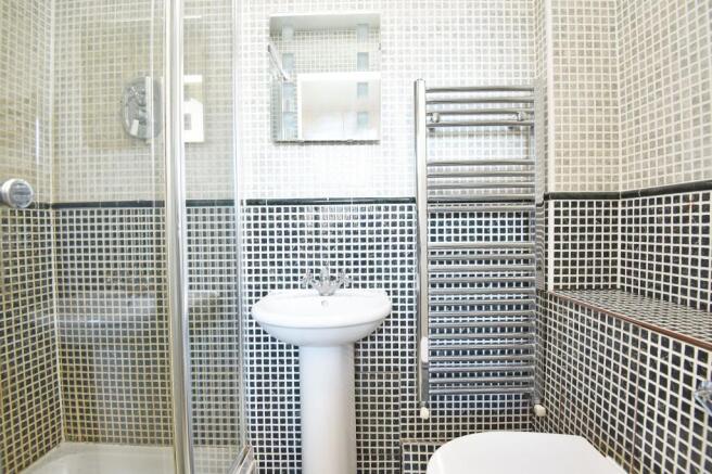 2 bed Flat for sale Image 7