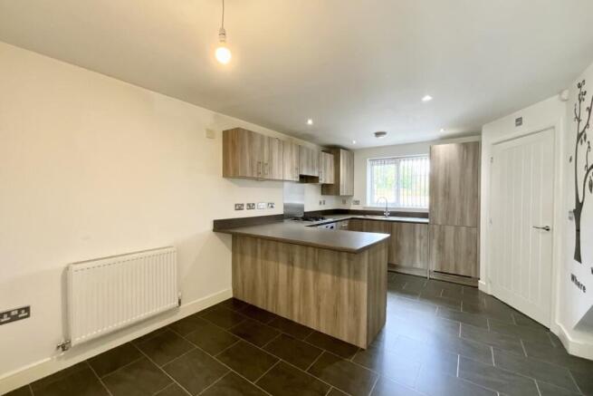 3 bed Semi-Detached for sale Image 5