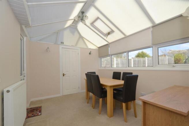 dining room 1.jpg
