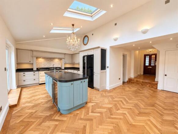 kitchen 2.jpg