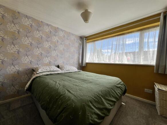 2 bed Semi-Detached Bungalow for sale Image 6