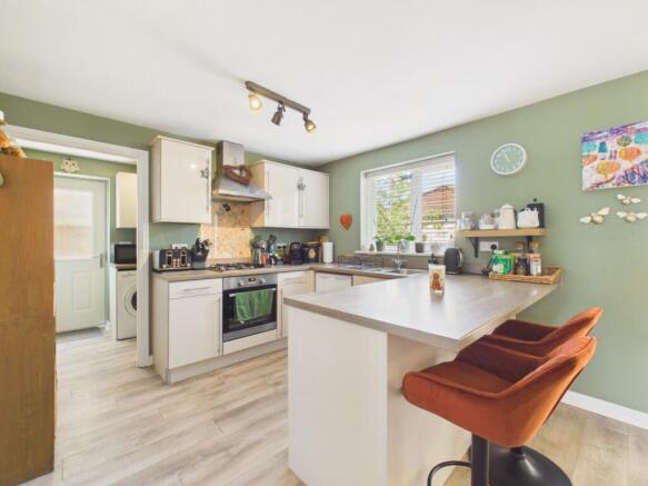 4 bed Semi-Detached for sale Image 6