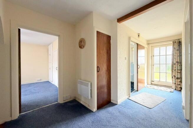 5 bed Detached for sale Image 7