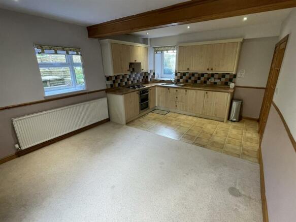 KITCHEN/DINING ROOM