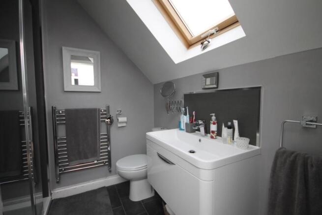 EN SUITE SHOWER ROOM