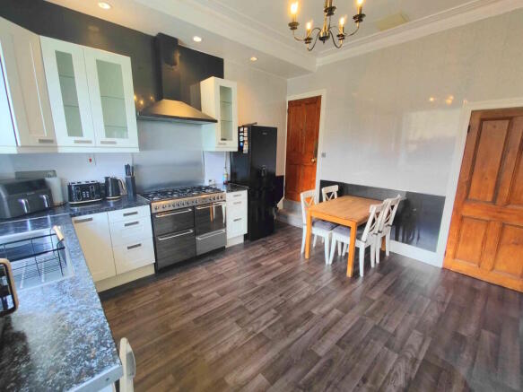 4 bed Terraced for sale Image 7