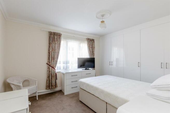 Carfax Court Redland Bed 1.jpg