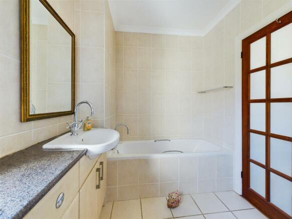 Bathroom bath.