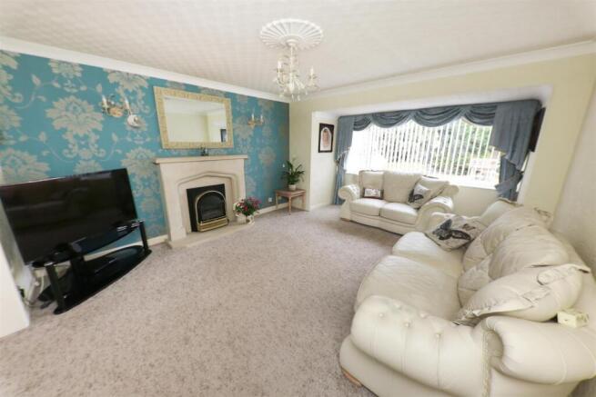 3 bed Link Detached House for sale Image 8