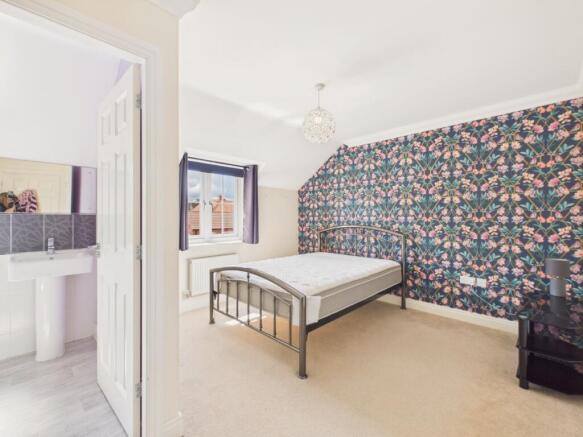 3 bed Semi-Detached for sale Image 9