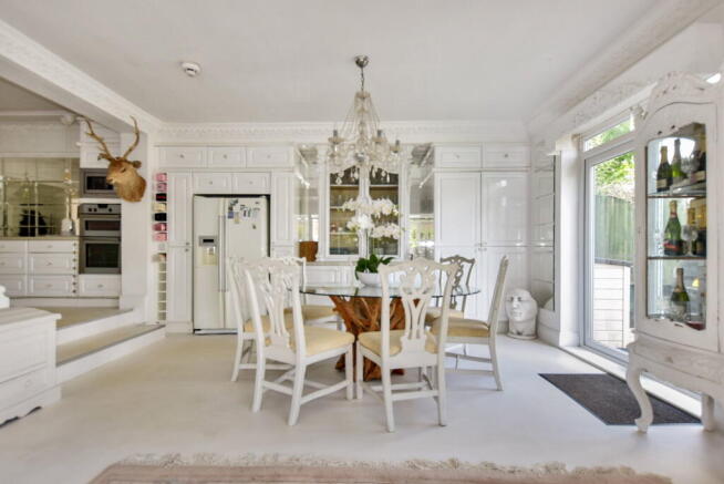 4 bed Detached for sale Image 8