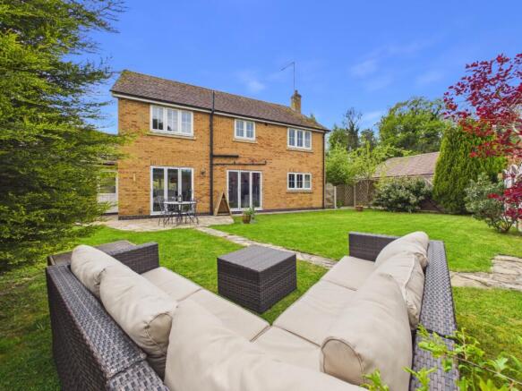 4 bed Detached for sale Image 9