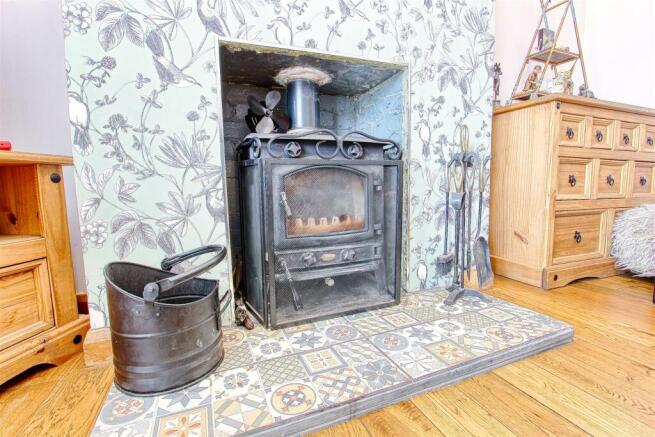 LOUNGE - WOOD BURNER