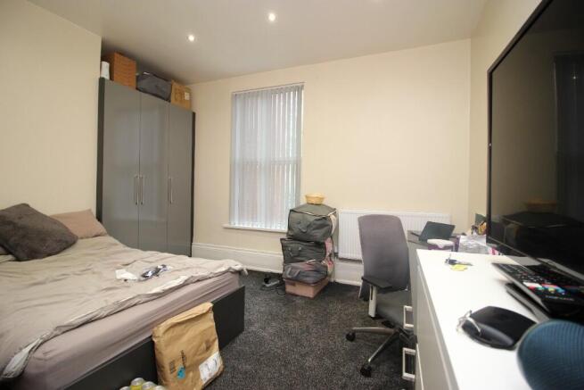 8 bed Terraced to rent Image 5