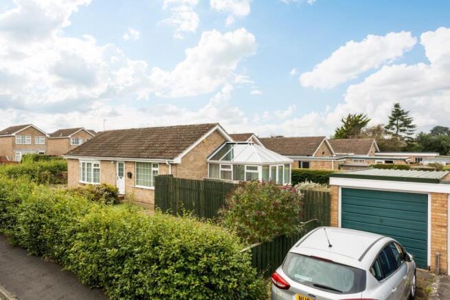16 Burdale Close-02_blue.jpg