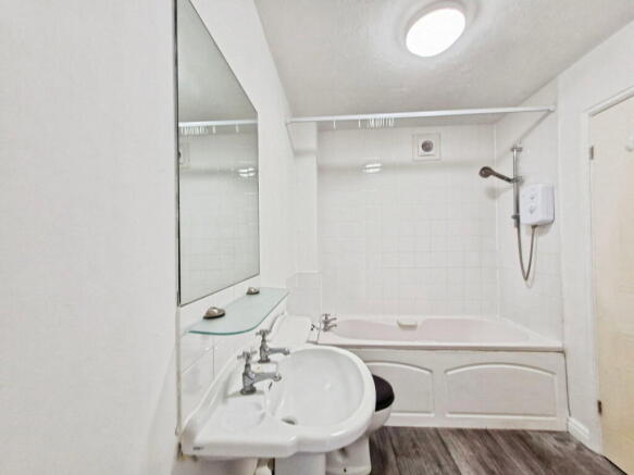 3 bed Apartment for sale Image 12