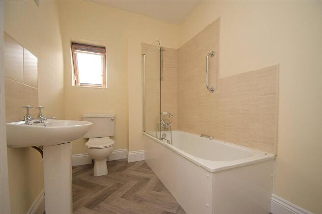 2 bed Apartment to rent Image 6