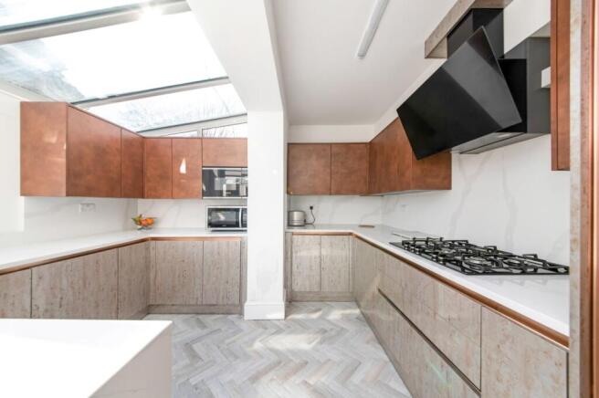 5 bed Terraced to rent Image 6