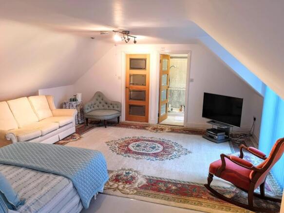 Master Bedroom Su...