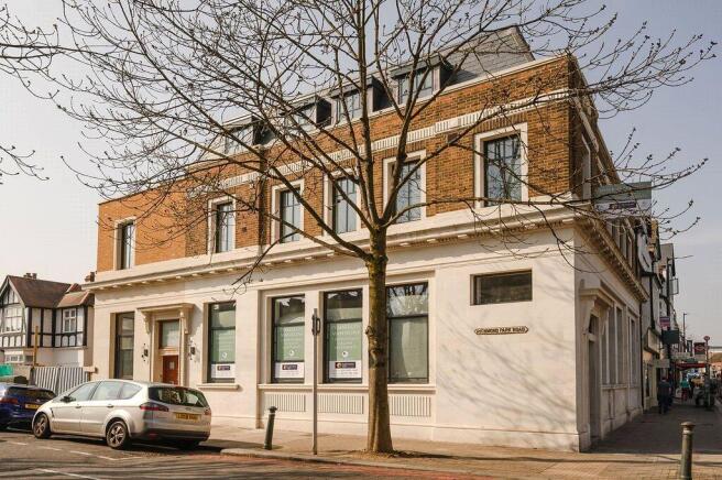 2-bed flat on Richmond Park Road, East Sheen, London, SW14, £525,000