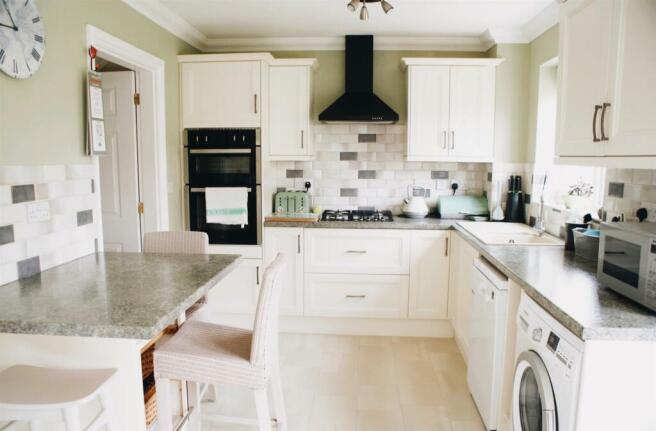 Kitchen 6.jpeg