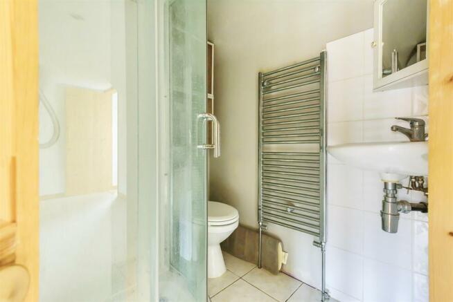 ENSUITE BATHROOM