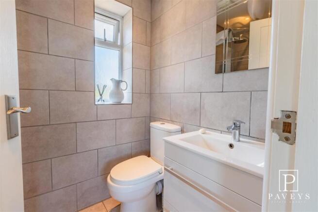 ENSUITE SHOWER ROOM