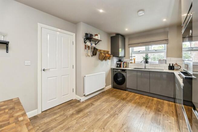 3 bed Semi-Detached for sale Image 7