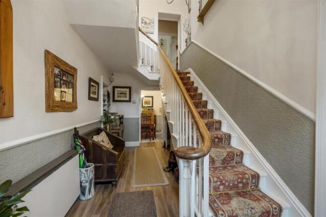7 bed Detached for sale Image 5