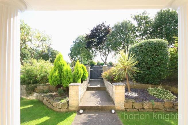 FRONT GARDEN