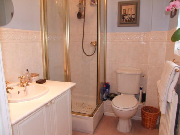 ensuite shower ro...