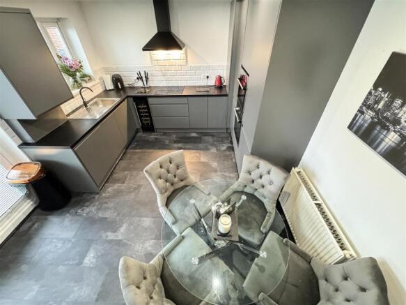 KITCHEN DINING ROOM