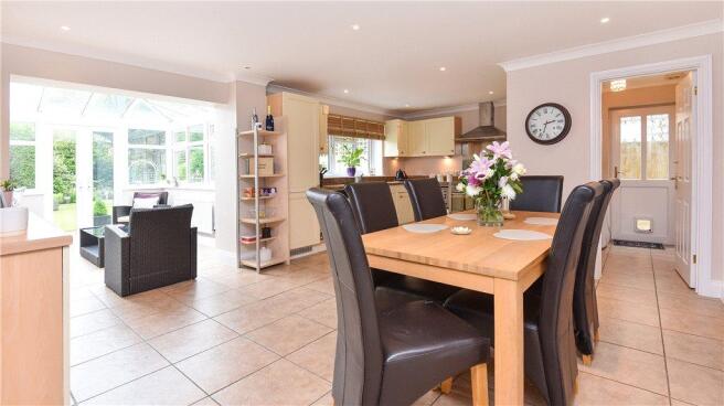 Kitchen & Dining