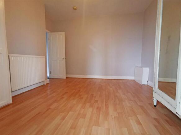 Bedroom2 (002).jpg