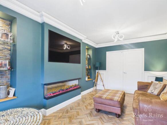 5 bed Detached for sale Image 5
