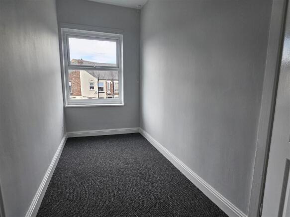 2 bed Terraced to rent Image 7