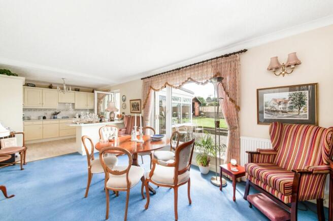 OPEN-PLAN DINING KITCHEN