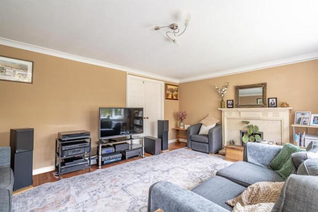 5 bed Detached for sale Image 10
