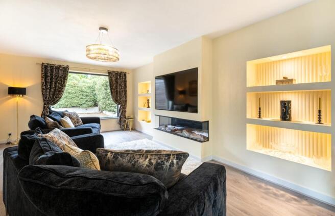 5 bed Detached for sale Image 4