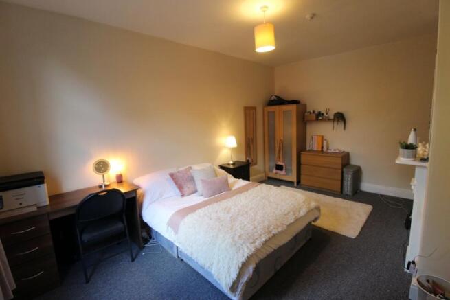 8 bed House to rent Image 11