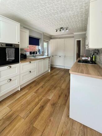 Casterton Road, Stamford, PE9 photo 4
