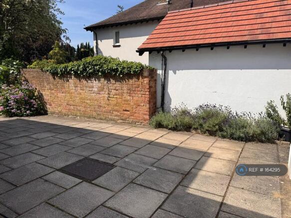 2 bed Maisonette to rent Image 4