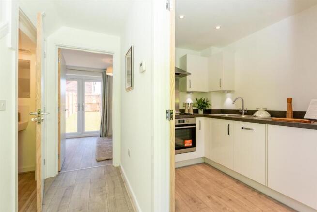 2 bed Terraced to rent Image 4