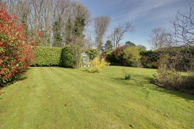 6 bed Detached for sale Image 5